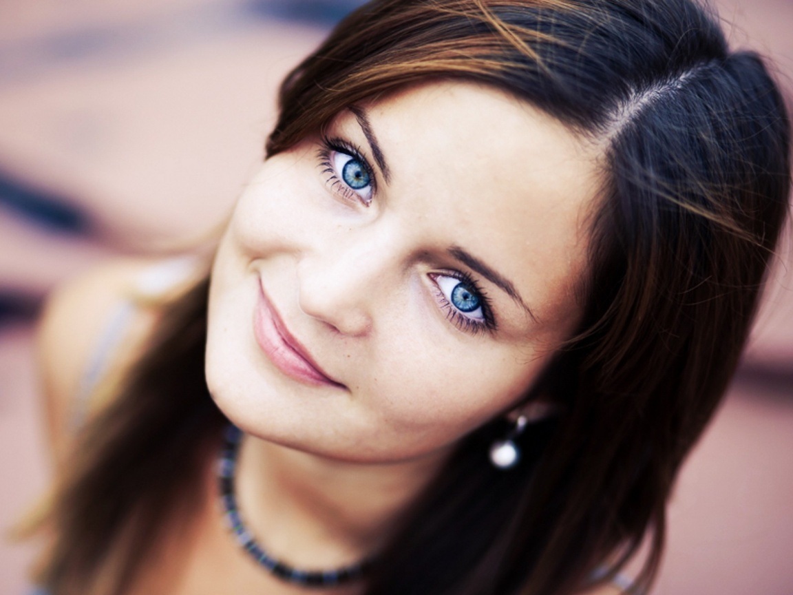 Pretty-girl-with-blue-eyes-with-brown-hair-and-blue-eyes-b0adc243ac16aa491677e1e8622f5f71-image-68190
